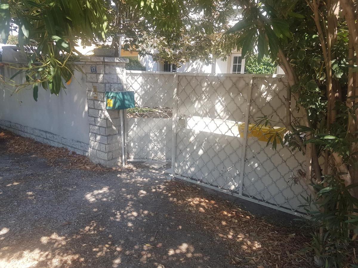 Grande Maison Avec 5 Chambres Et Jardin Avignone Esterno foto