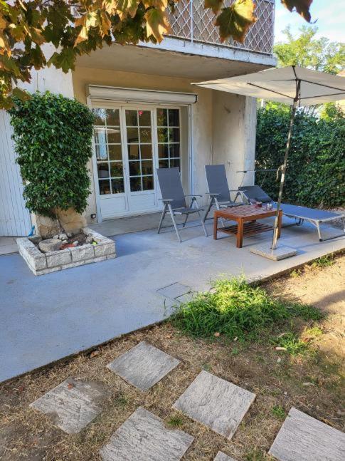 Grande Maison Avec 5 Chambres Et Jardin Avignone Esterno foto